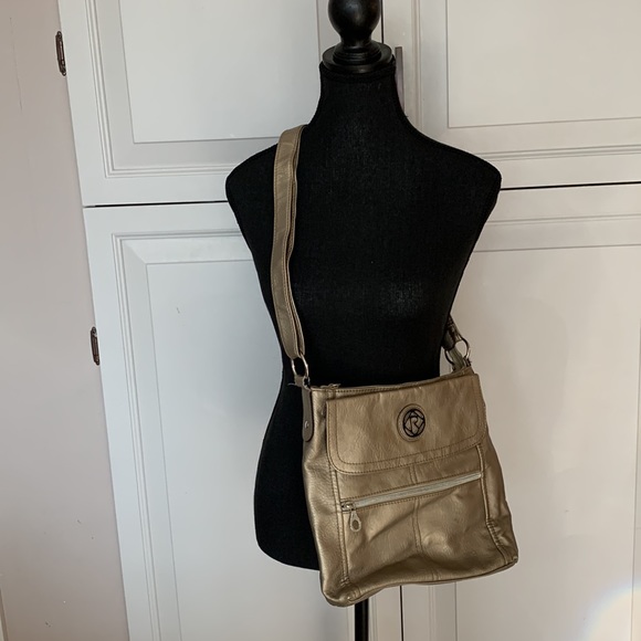 Gold bag, adjustable shoulder strap, lots of storage - Picture 5 of 5